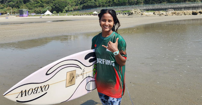 শর্টবোর্ড সার্ফিংয়ের হিটে ফাতেমা তৃতীয়