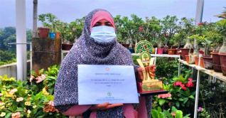 ছাদবাগান থেকে মাসে লাখ টাকা আয় শারমিনের ছাদবাগান থেকে মাসে লাখ টাকা আয় শারমিনের