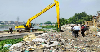 বুড়িগঙ্গার তীরে ১০০ টন বর্জ্য অপসারণ, ৫০ স্থাপনা উচ্ছেদ বুড়িগঙ্গার তীরে ১০০ টন বর্জ্য অপসারণ, ৫০ স্থাপনা উচ্ছেদ
