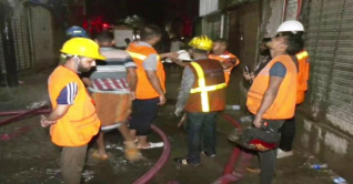 চকবাজারের আগুন ৯ ঘণ্টা পর নিয়ন্ত্রণে, শতকোটি টাকা ক্ষতি