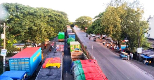 ঢাকা-চট্টগ্রাম মহাসড়কে ৫০ কিলোমিটার যানজট, ভোগান্তিতে যাত্রীরা