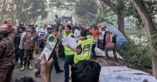 নাটোরে সড়ক দুর্ঘটনায় নারী ও শিশুসহ ১৪জনের প্রাণহানী নাটোরে সড়ক দুর্ঘটনায় নারী ও শিশুসহ ১৪জনের প্রাণহানী