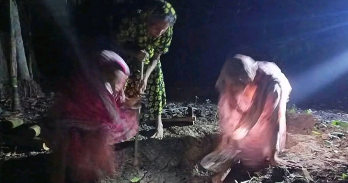 সাঈদীর মামলার বাদীর দাফন, কবর খুঁড়লেন স্ত্রী-মেয়ে-বোন