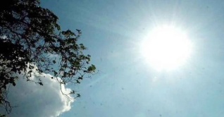 রোদ ঝলমলে ঢাকার আকাশ, গরম বাড়বে কি রোদ ঝলমলে ঢাকার আকাশ, গরম বাড়বে কি
