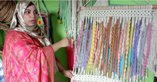 ৩ হাজার টাকার পুঁজি থেকে ৩০ নারীর কর্মসংস্থান