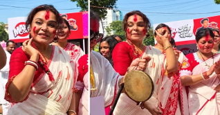 ঢাকেশ্বরী মন্দিরে সিঁদুর খেলায় মাতলেন শাওন ঢাকেশ্বরী মন্দিরে সিঁদুর খেলায় মাতলেন শাওন