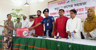 লামায় ২০ অসচ্ছল নারীর মাঝে সেলাই মেশিন বিতরণ 