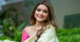 আত্মসমর্পণ করে জামিন পেলেন তানজিন তিশা আত্মসমর্পণ করে জামিন পেলেন তানজিন তিশা