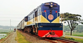 ঢাকা-ময়মনসিংহ রুটে ট্রেন চলাচল স্বাভাবিক ঢাকা-ময়মনসিংহ রুটে ট্রেন চলাচল স্বাভাবিক